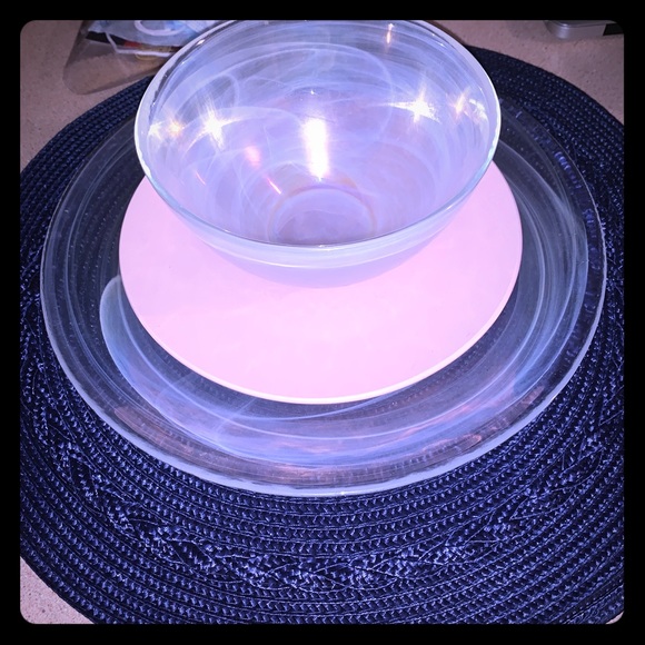 Table setting - Picture 1 of 1